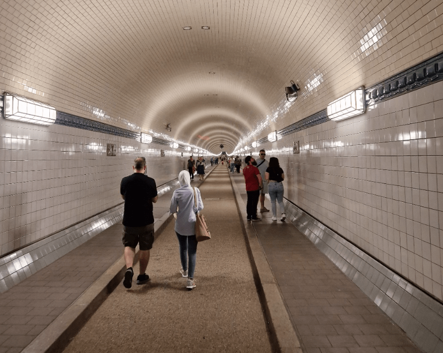 Unter der Elbe Eine Reise durch den Elbtunnel Hamburg A7