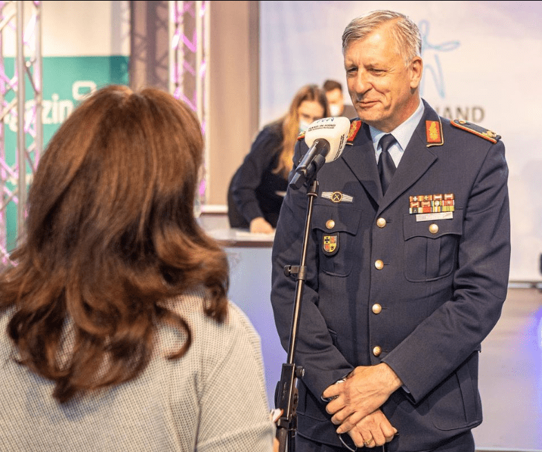 Fuhrungspersönlichkeit im Rampenlicht Generalmajor Markus Kurczyk und sein Dienst für Deutschland