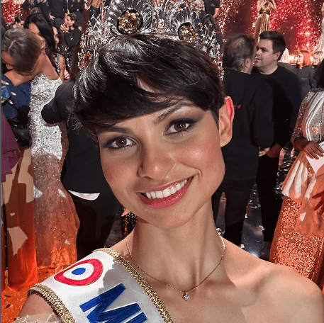 Miss France 2024 mit einem Pixie Cut löst Kontroversen aus